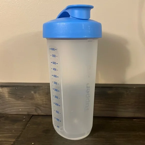 COPY - Tupperware Quick Shaker - Picture 1 of 4